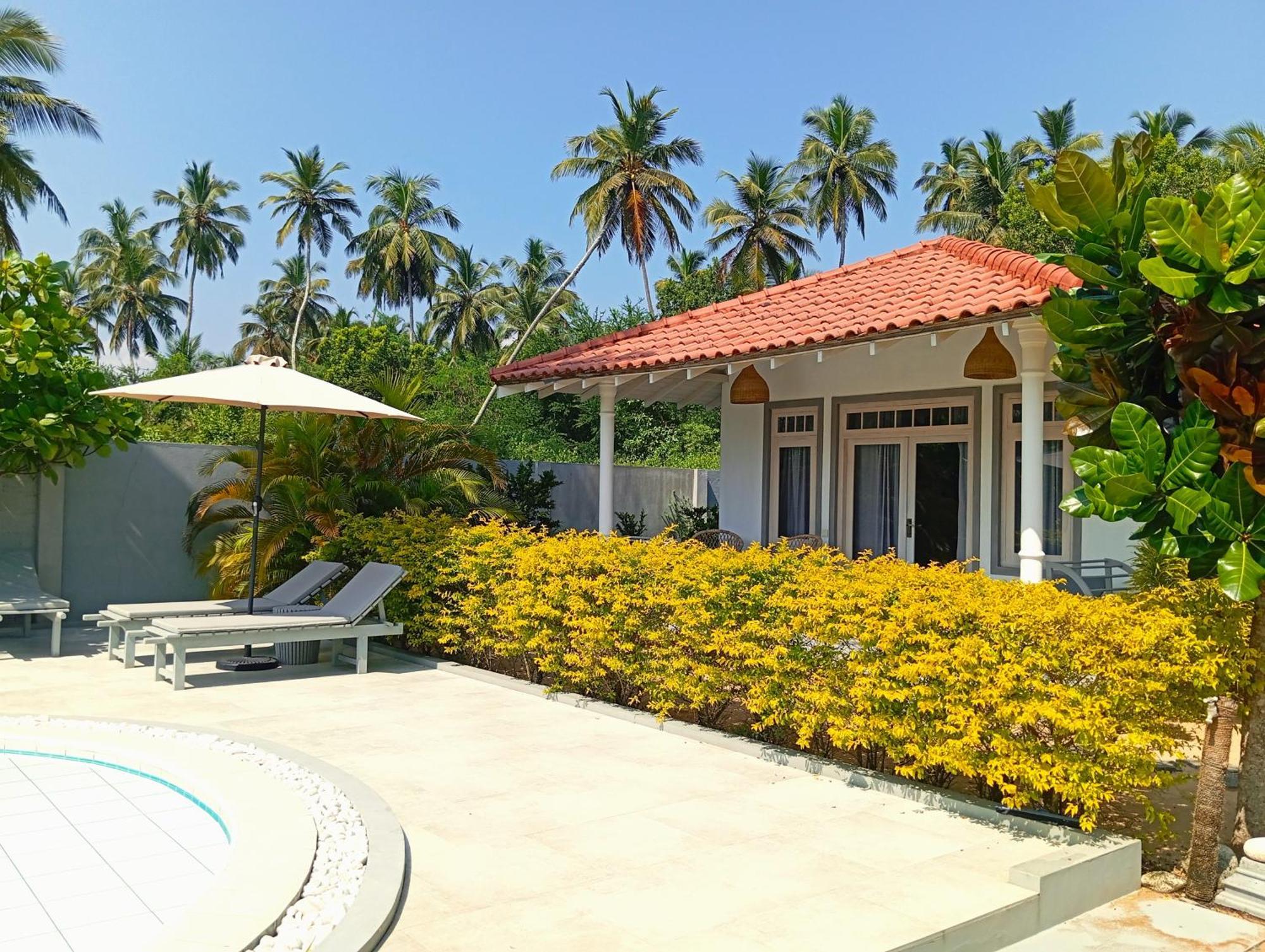 Sleeping Elephant Beach Resort Тангалла Экстерьер фото