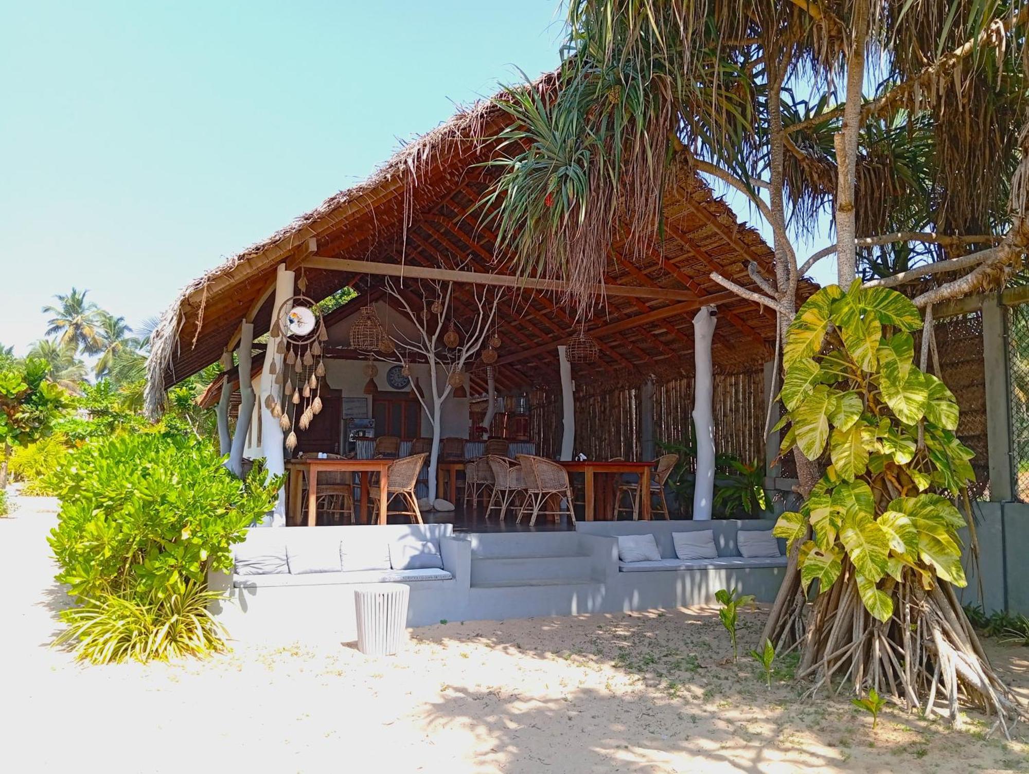 Sleeping Elephant Beach Resort Тангалла Экстерьер фото
